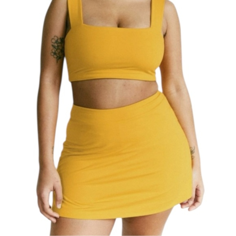 NWT Reformation Tiffany Ecostretch Active Skort size Small in Sunflower Yellow